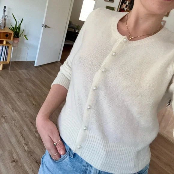 Abercrombie Pearl-Button Crewneck Cardigan Sweater in Cream- Size Medium - Picture 10 of 14